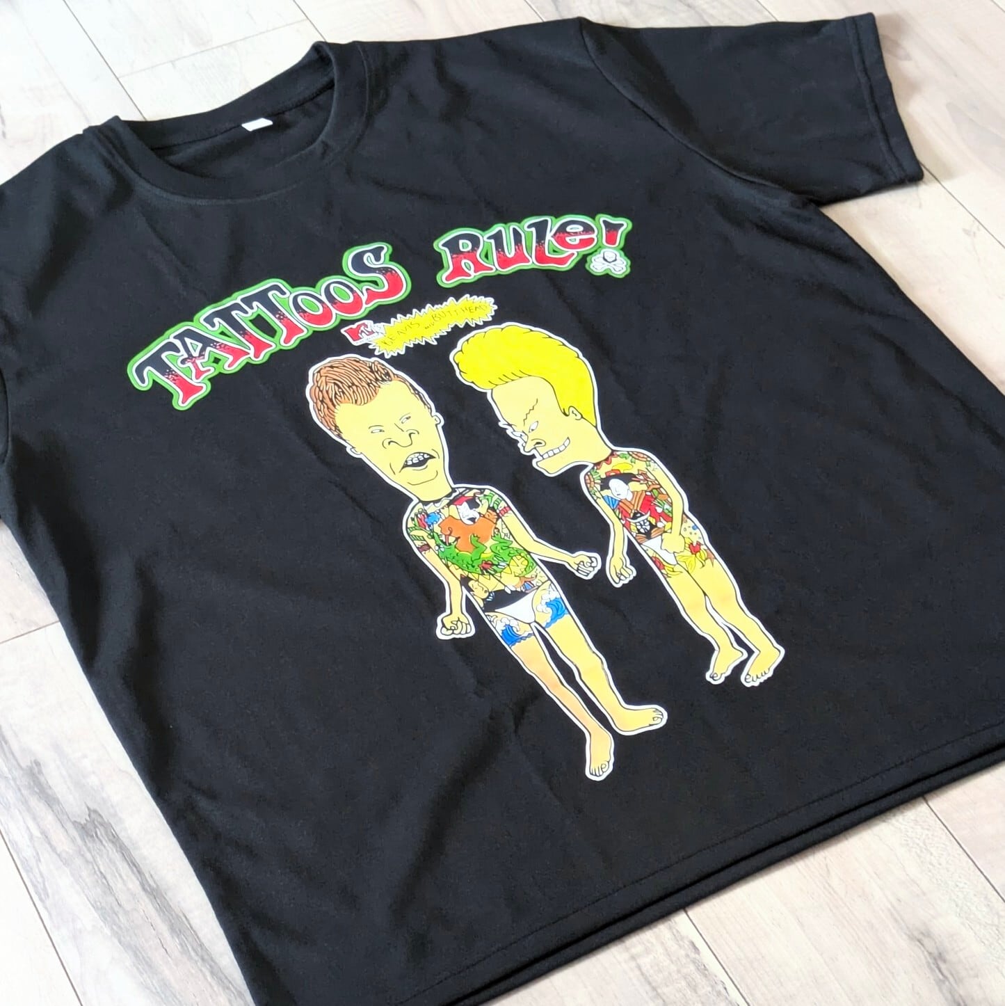 【 Beavis and Butt-Head（ビーバスアンドバットヘッド）】『TATTOOS RULE』  Tシャツ / MTV / TATTOO / タトゥー / BLACK〚アメリカン雑貨 アメトイ〛