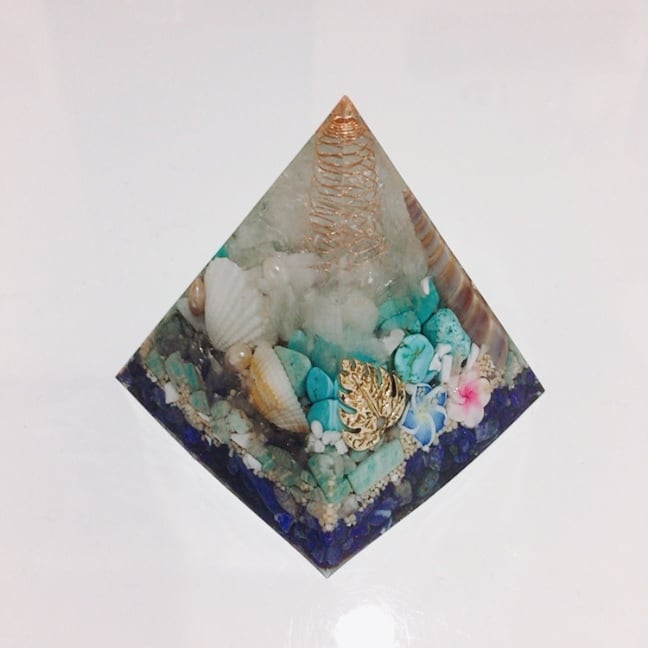 ピラミッド型オルゴナイト☆*。海イメージ♡ホヌ✳︎貝殻✳︎星の砂✳︎