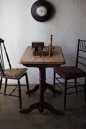 時を追う、柔らかなパブテーブル-french pub table