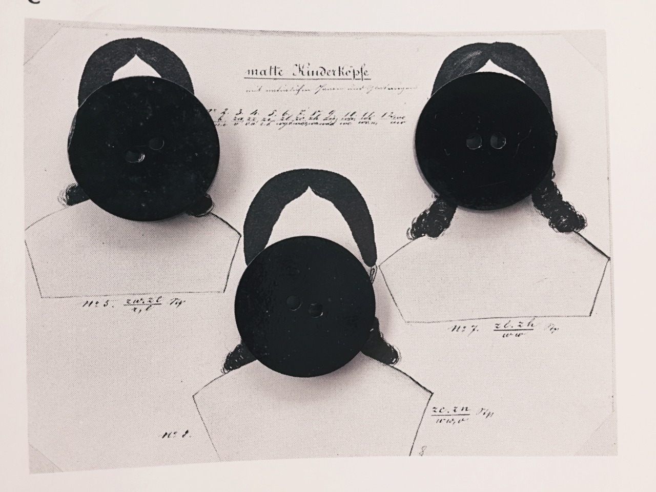 フランス 1900s 2.2c 幾何学の黒花とgalalithe製ボタンセットj アンティーク