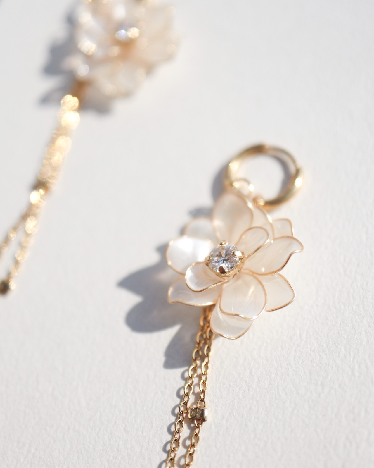 ” 尊ぶ（peony dahlia）”耳飾り