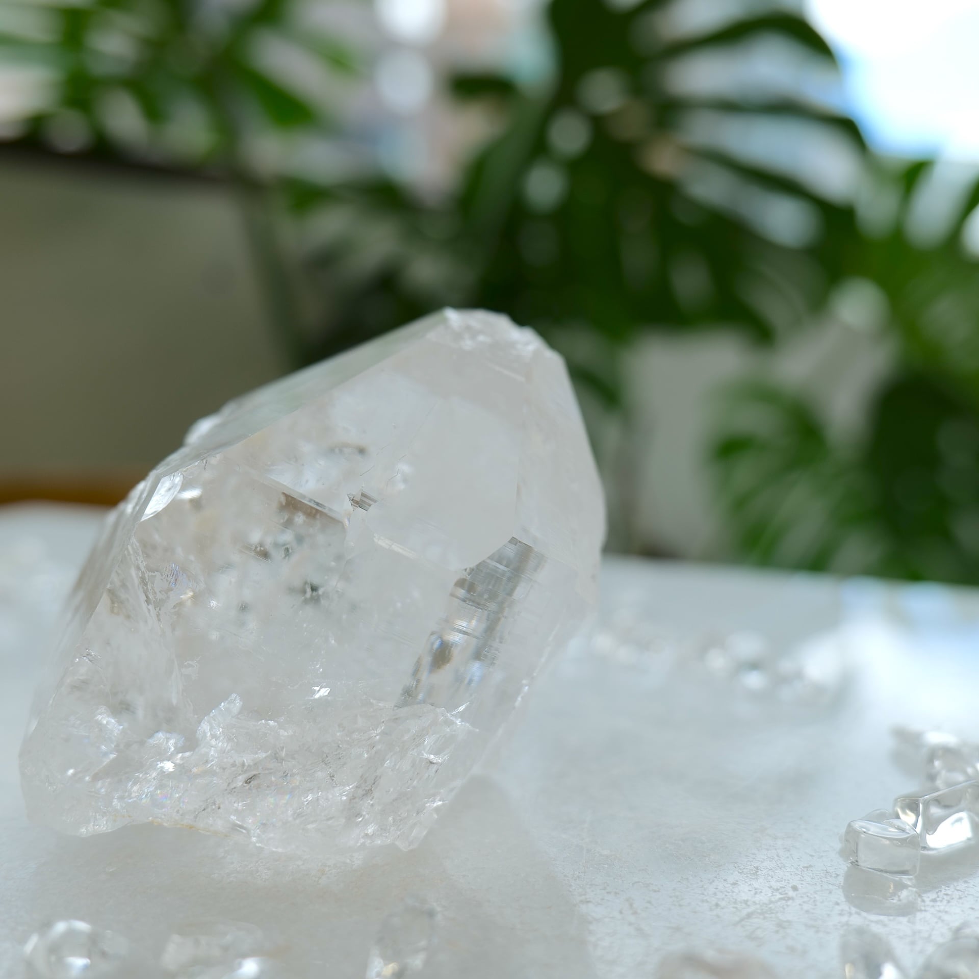 マニハール産 天然石水晶　No.145【高次元や宇宙意識との繋がりを深める、神的エネルギー】