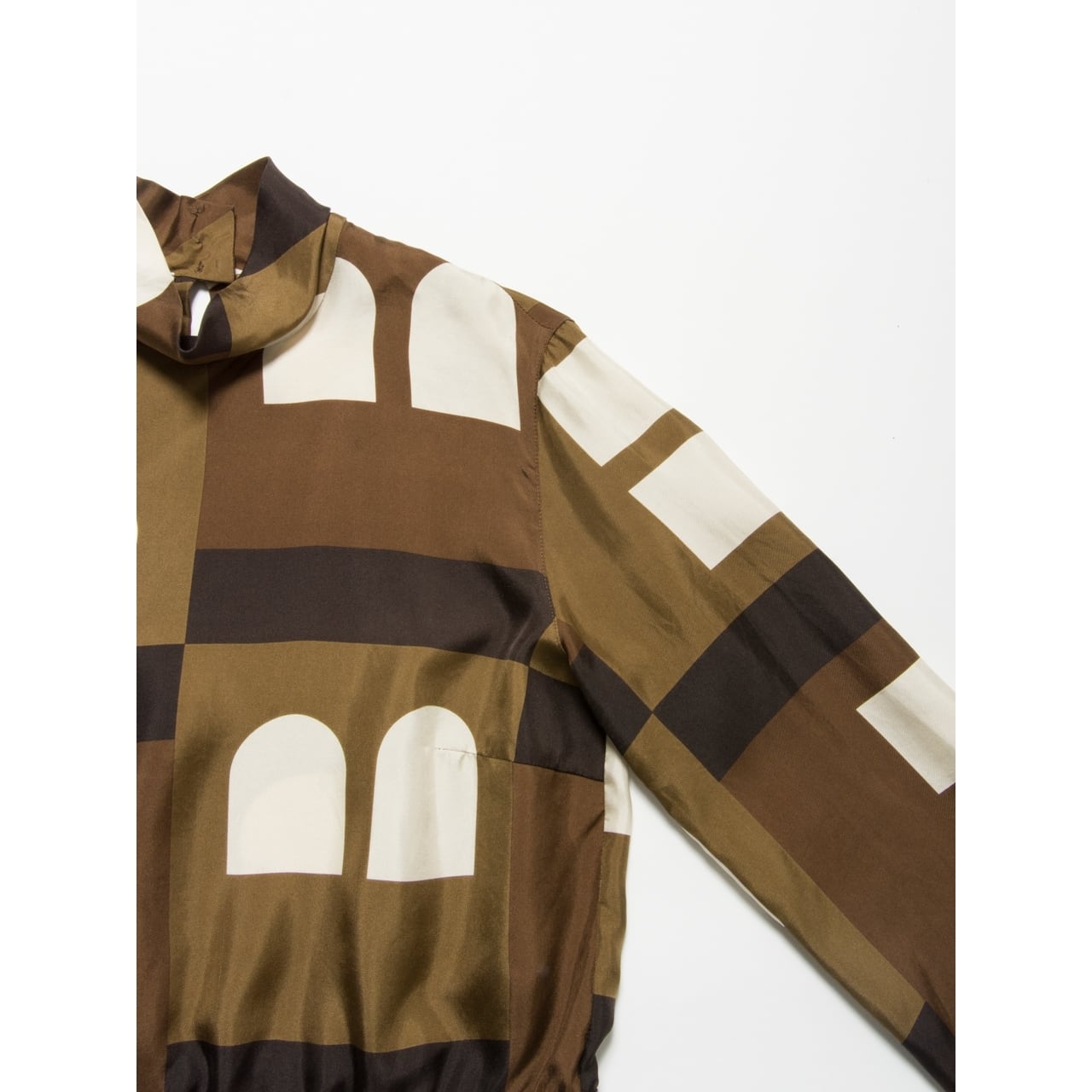 【BALLY】Made in Italy back open high neck silk blouse（バリー イタリア製バックオープンハイネックシルクブラウス）4d