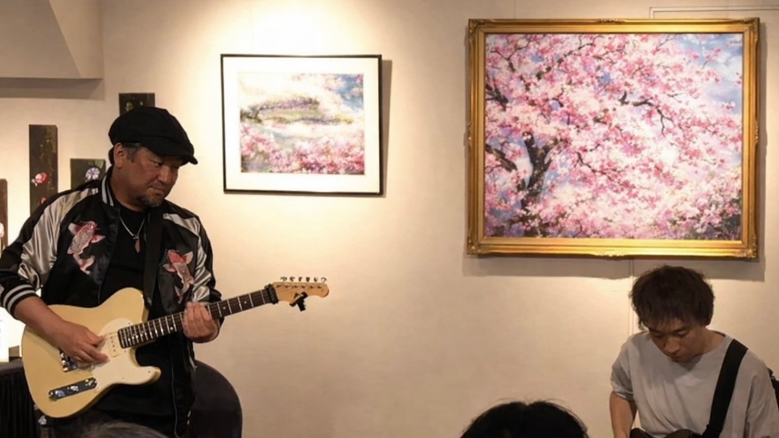 【手渡し限定品】★工芸美術品　彫刻ギター「人目を引くためのオブジェ」　カフェラウンジや舞台に♪ MC-Premium/BEBR #21333 | Deviser ｜株式会社ディバイザー｜長野県