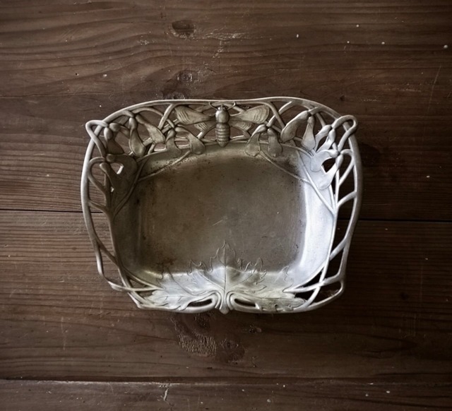 フランスアンティーク 1900s エタン製 23c 夜蝶と豆科のあるトレイ