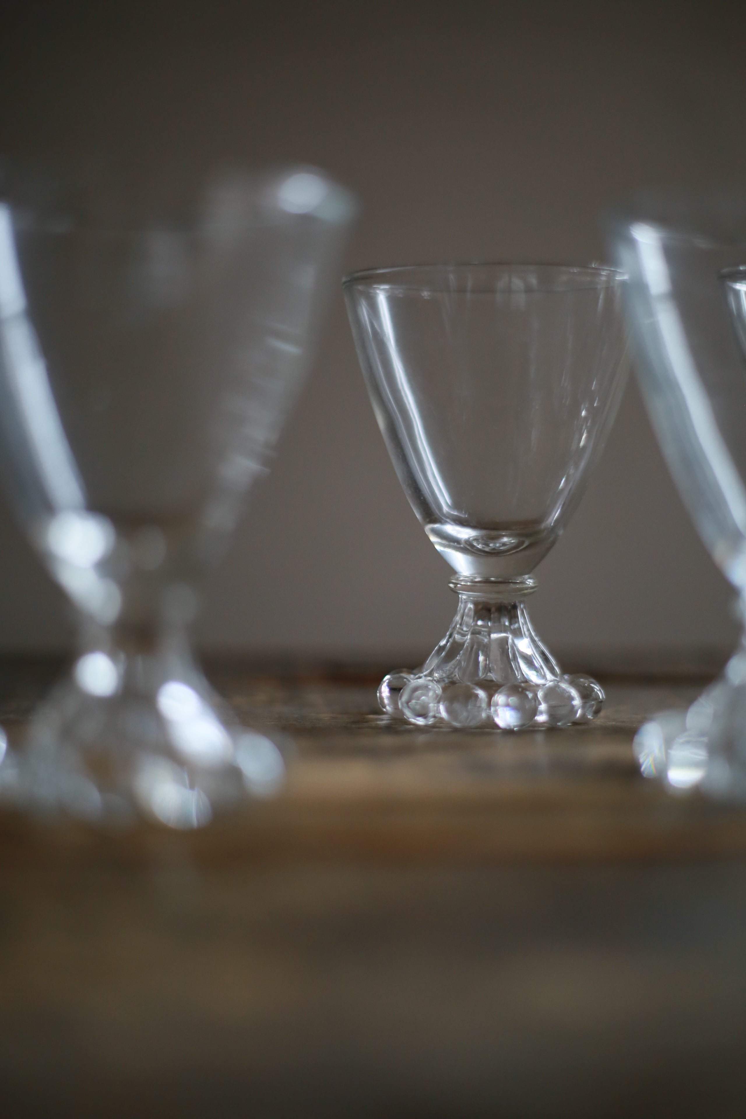 古い米国の脚付きグラス