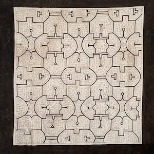 中型白60-3A 57x60cm シピボ族の泥染め　Shipibo シピボ　南米アマゾンの草木染め　風呂敷サイズ