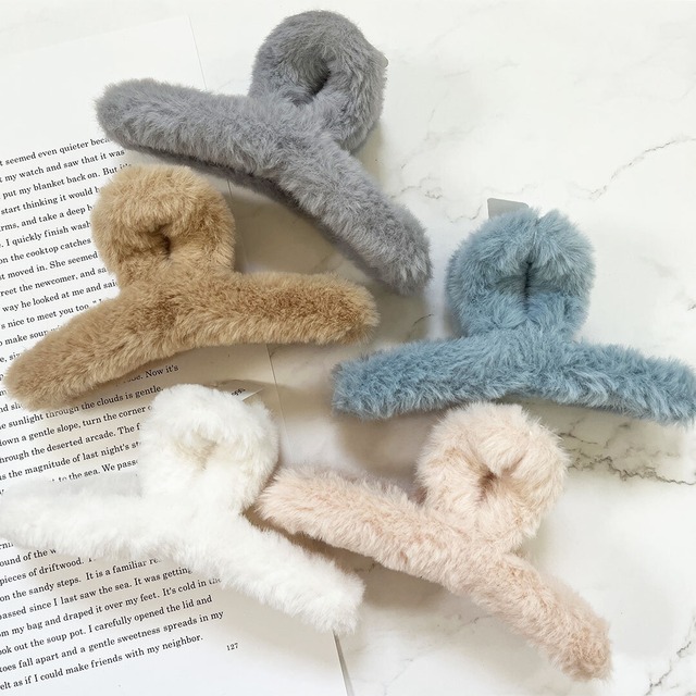 ファーヘアバンスクリップ チャーム付き レディース ヘアアクセサリー バレッタ ヘアクリップ ハーフアップ まとめ髪 ヘアアレンジ w-0038