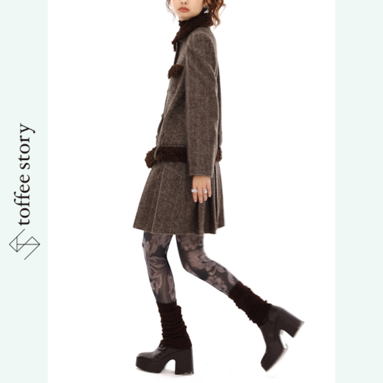 古書の頁を纏うヘリンボーンの記憶コート 《B0057》