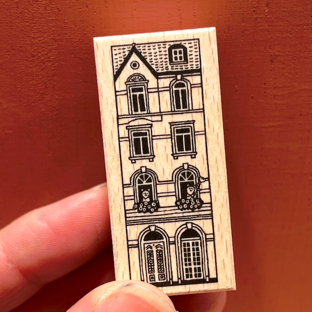 S-75 ドアが可愛い細長のお家