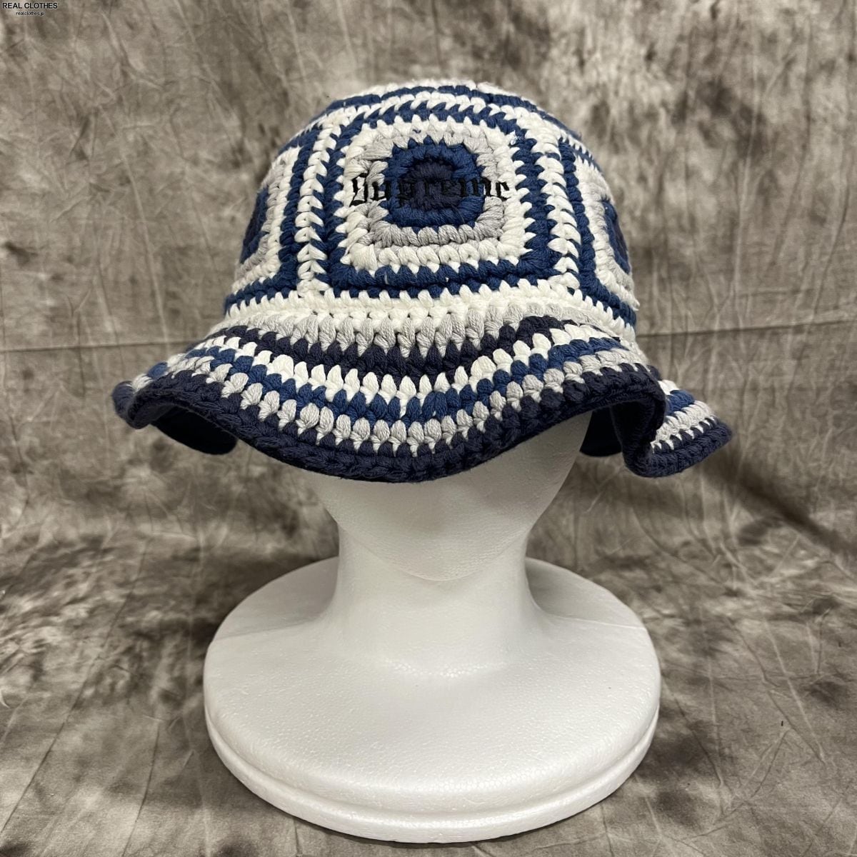 supreme crochet hatサイズsm - ニットキャップ/ビーニー