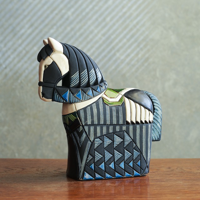 ウルグアイから届いた、力強い良い陶器の馬