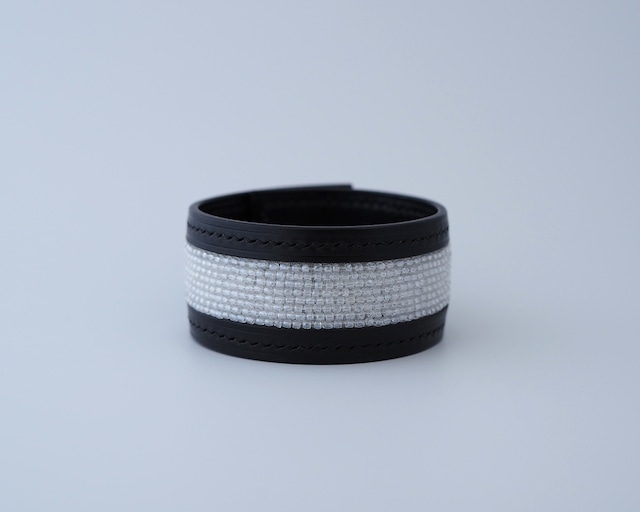 Beaded Cuff ビーディッドカフ M｜ブラック×クリスタル