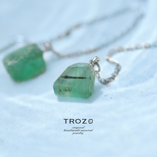 【078 Emerald Song Collection】 エメラルド 鉱物原石 サージカルステンレス チェーンピアス 天然石 アクセサリー
