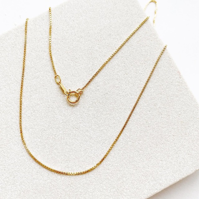 Box chain gold necklace