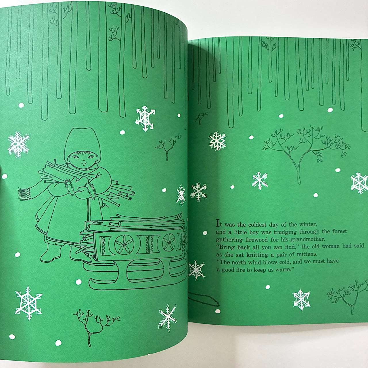 The Mitten | 素敵な洋書の絵本のお店 Read Leaf Books