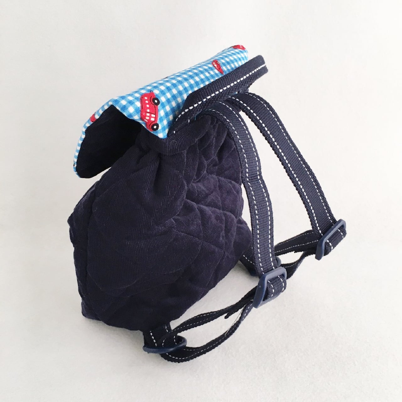 ハンドメイド　リュック A.M.S.｜ハート刺繍 メタルバックル フラップトップ バック