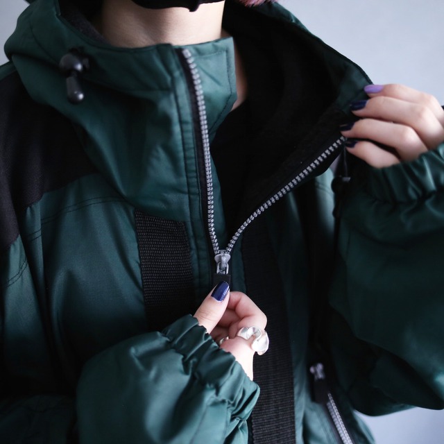 bi-color taping design wide zip gimmick design over size nylon anorak parka