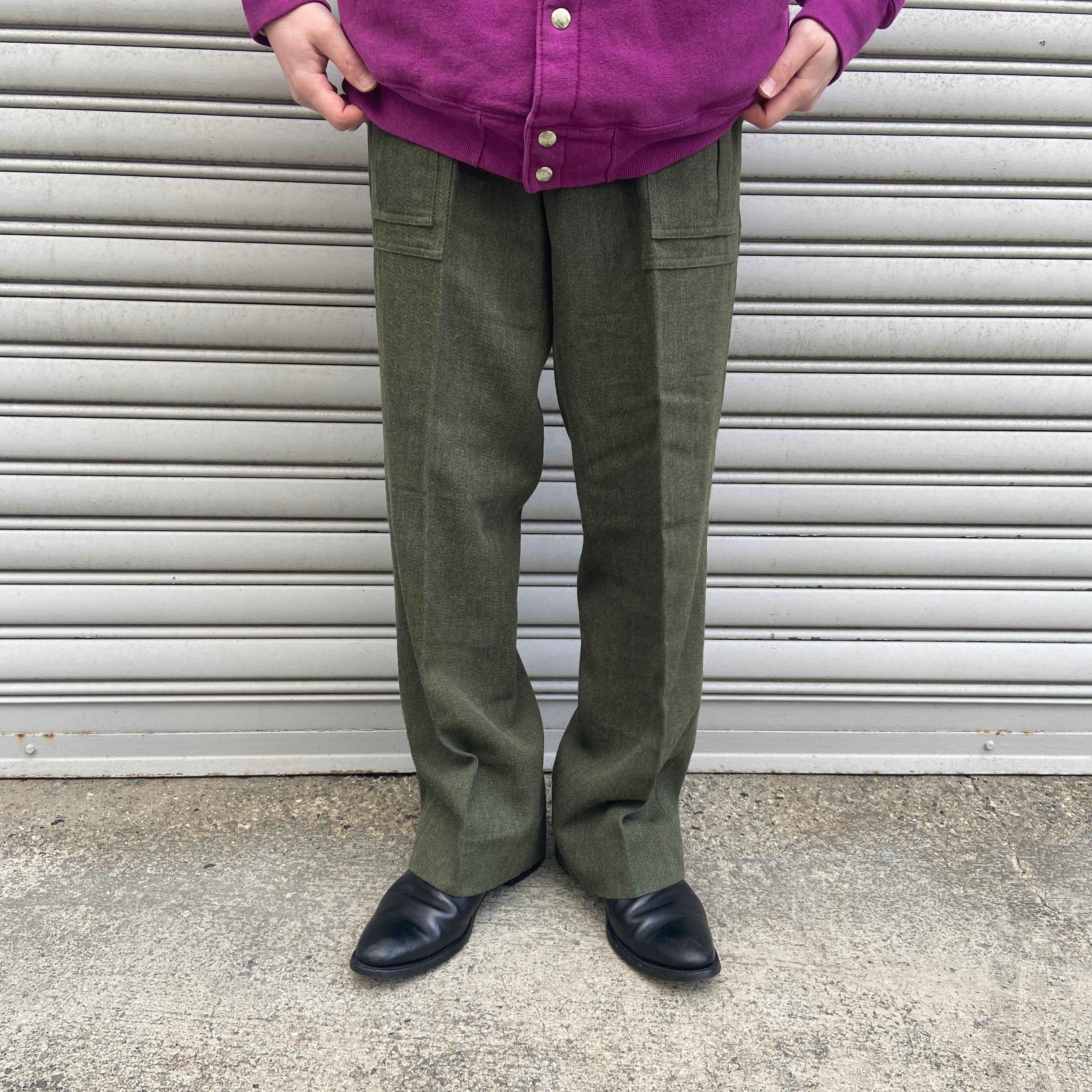 British Khakiの脚長シルェットパンツGOLF（L)新品タグ付き!。