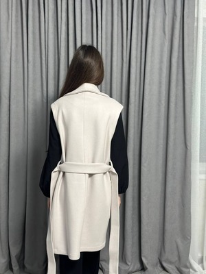 ウクライナ産カシミヤ手刺繍スリーブレスコート（帯付き）シルク糸　レディース