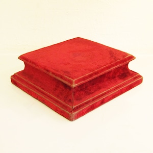 1900s Antique velvet red square display stand