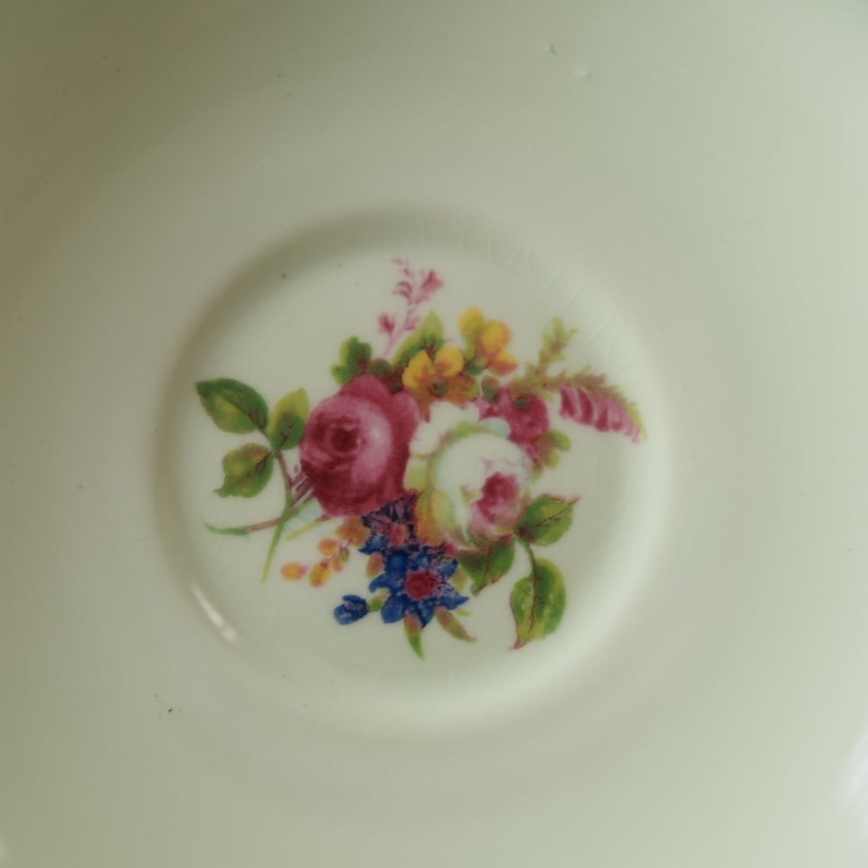 訳あり 英国フォリーFOLEY グリーンと可愛らしい高台が魅力のカップ