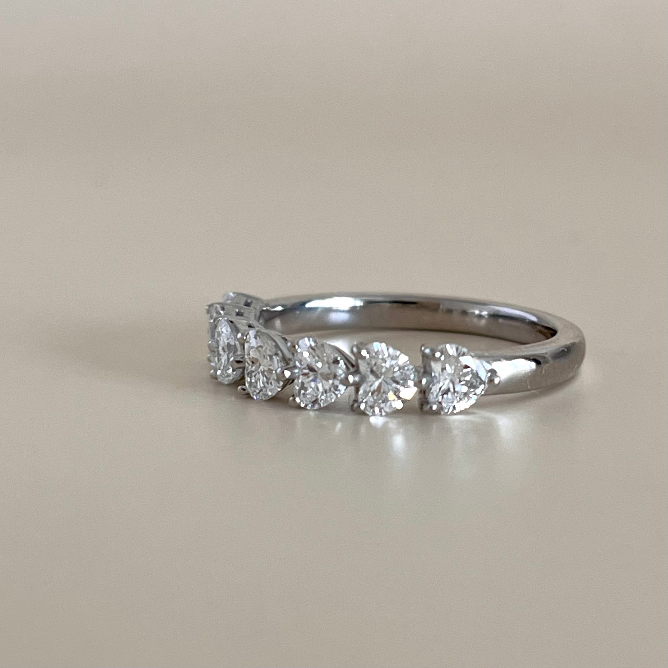 ハートシェイプカット ハーフエタニティ ダイヤモンドリング