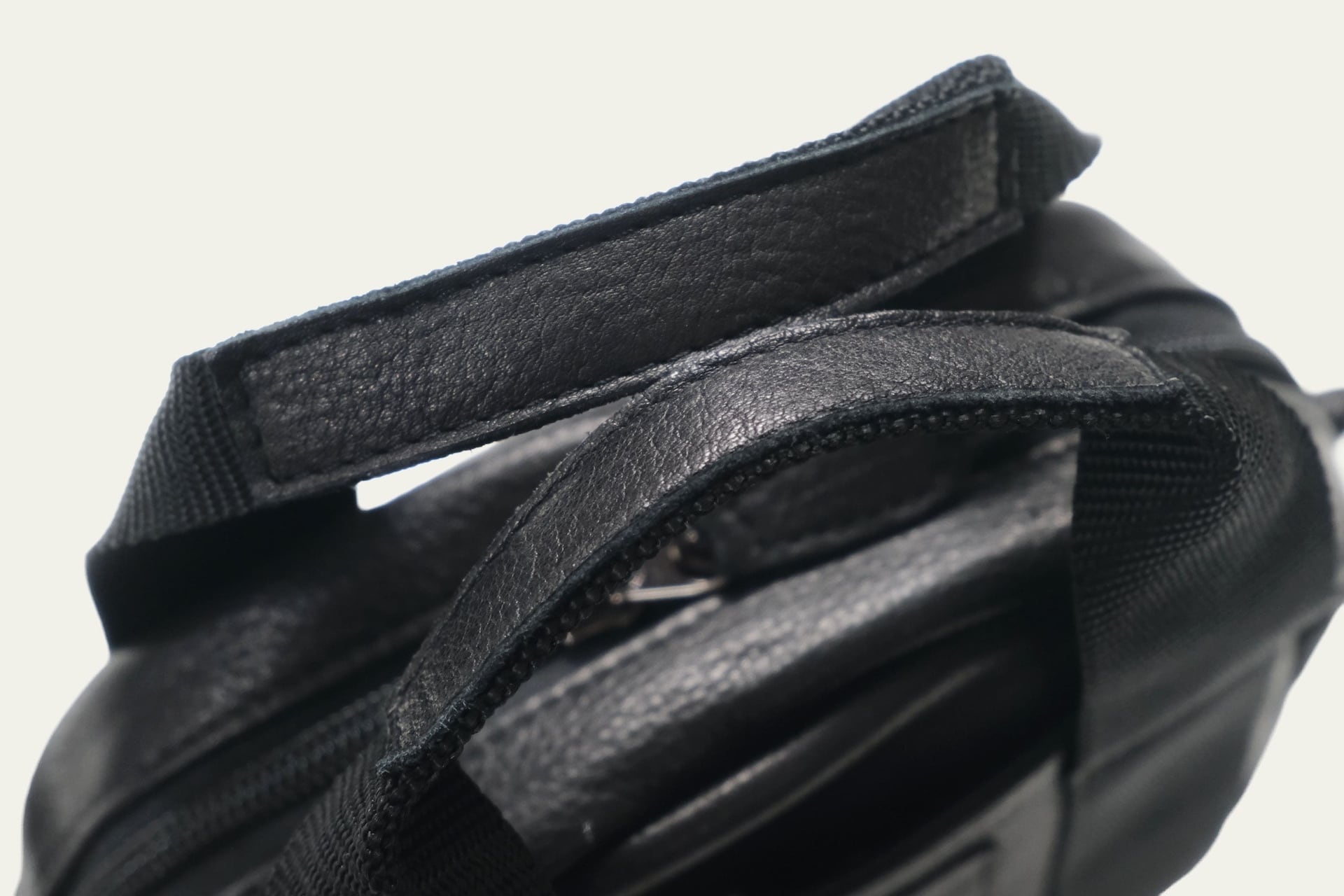 FUJITO Leather Helmet Pouch Black | Directors Web Shop