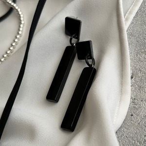 ホーン　ブラック　ピアス