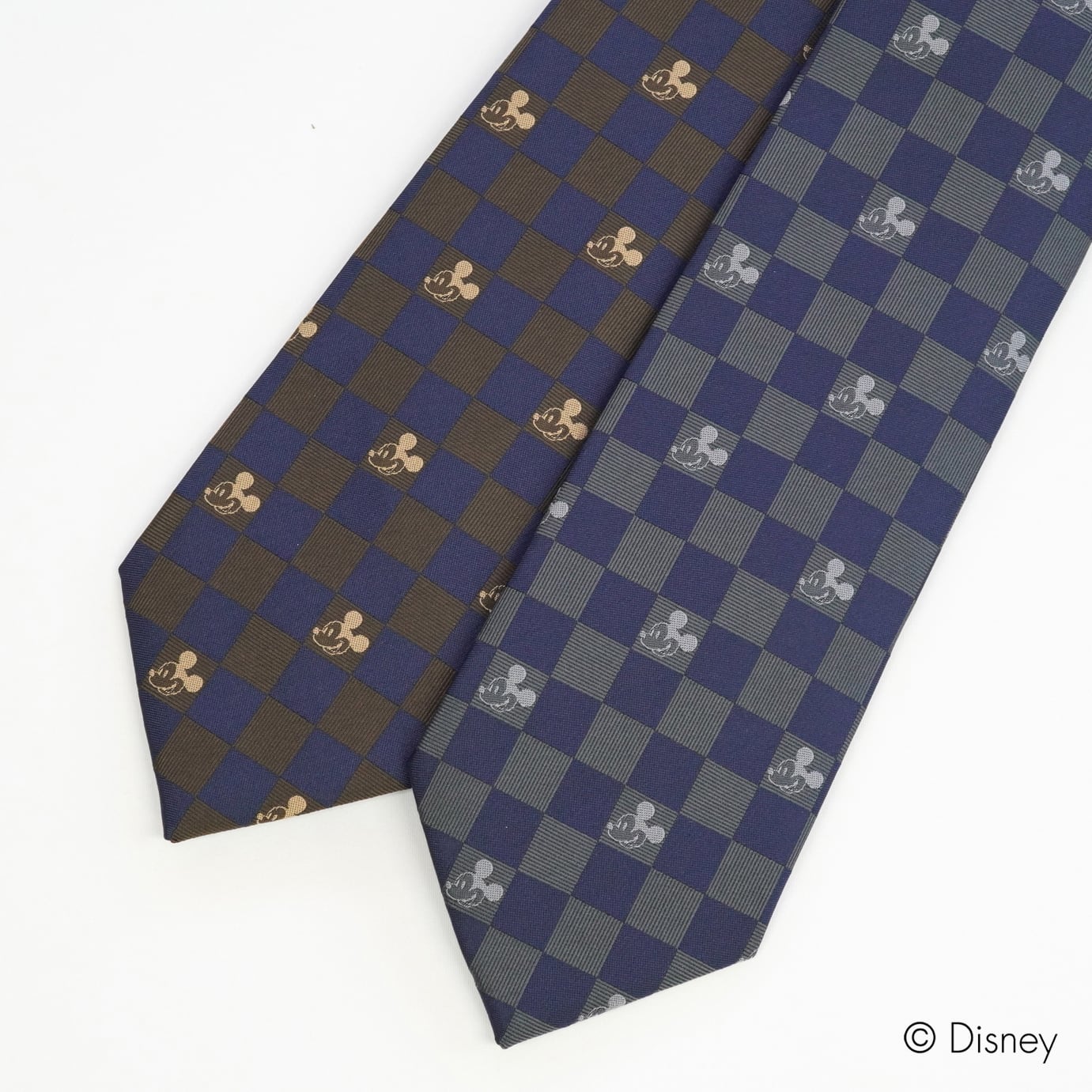 ナイトメアビフォアクリスマス　フィギュア、ストラップ、ネクタイ、シールセット Amazon | Perler 80-57008 ティム・バートンのナイトメアー