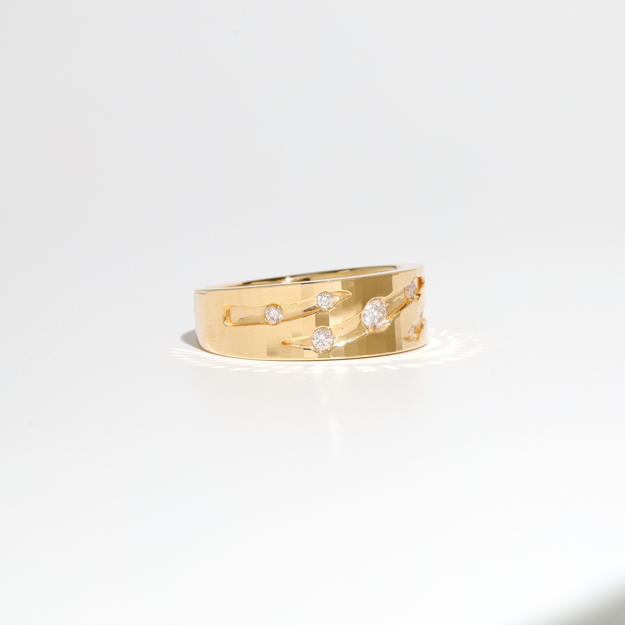 ダイヤモンド デザインリング K18 / 0.170ct