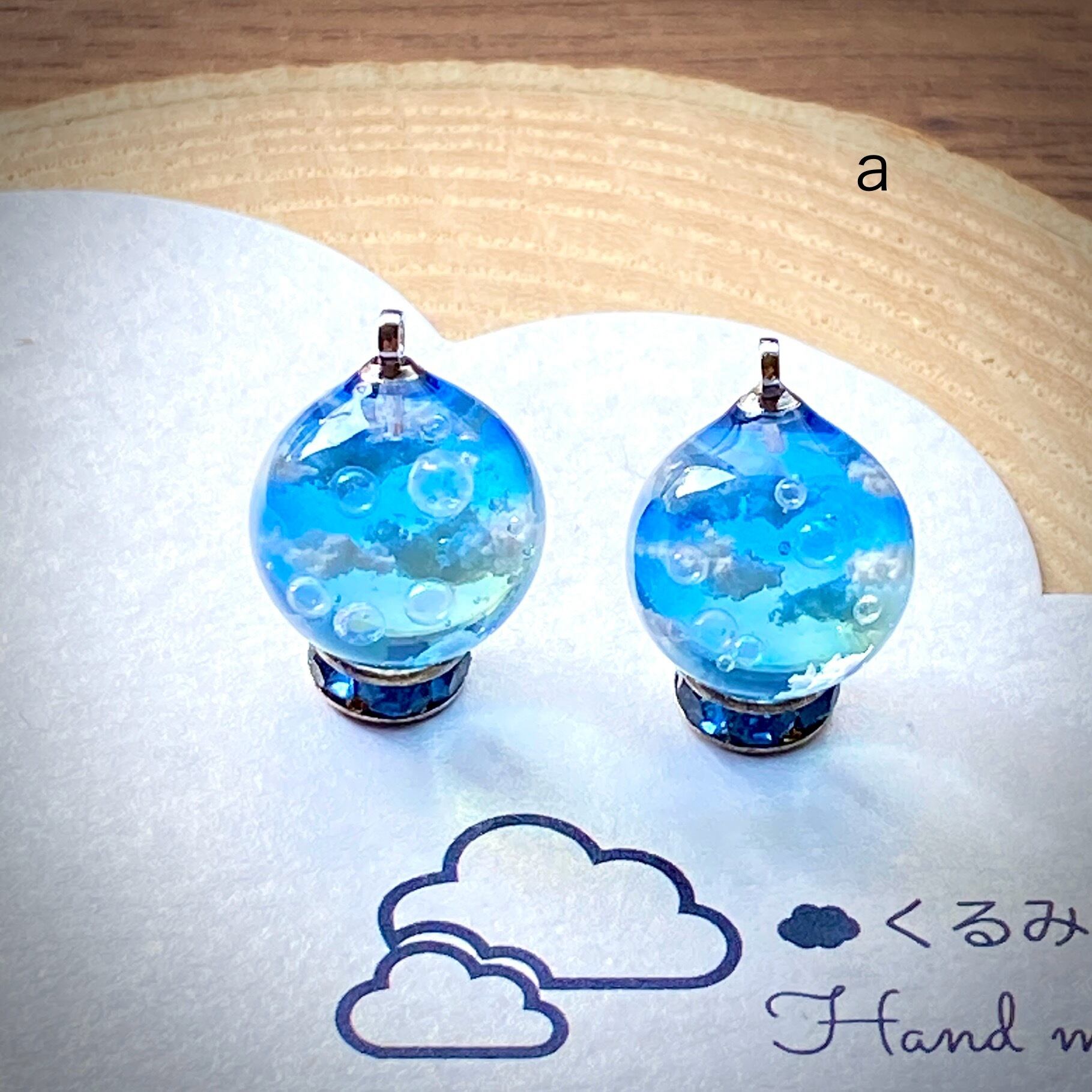 レジンピアス イヤリング 青空とシャボン玉 まん丸 12mm a