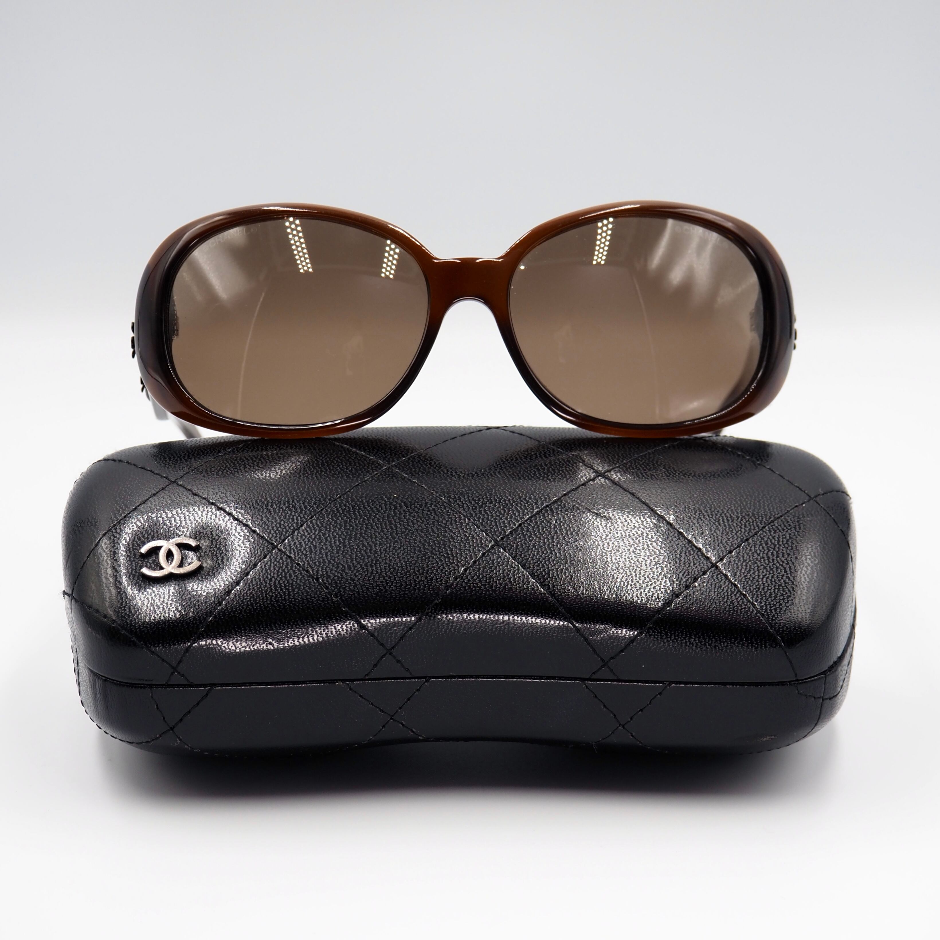 保証カード・ケース・備品付　CHANEL カメリア ココマーク サングラス CHANEL カメリア ココマーク サングラス シャネル 付属品付き | 2122TOKYO