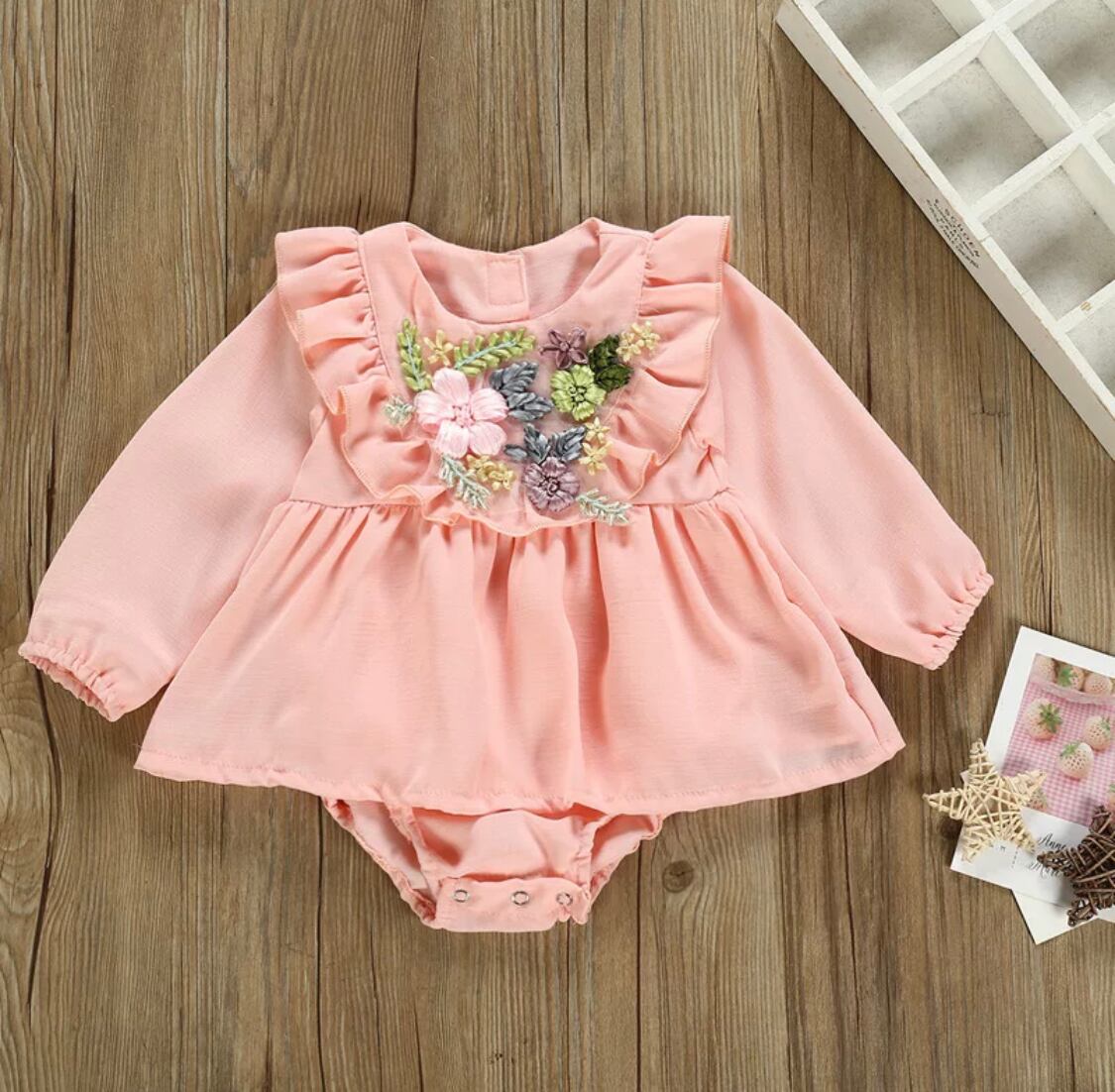 刺繍フラワーロンパース》》》》》》》韓国子供服 女の子 海外子供服 刺繍 お花 ベビー キッズ