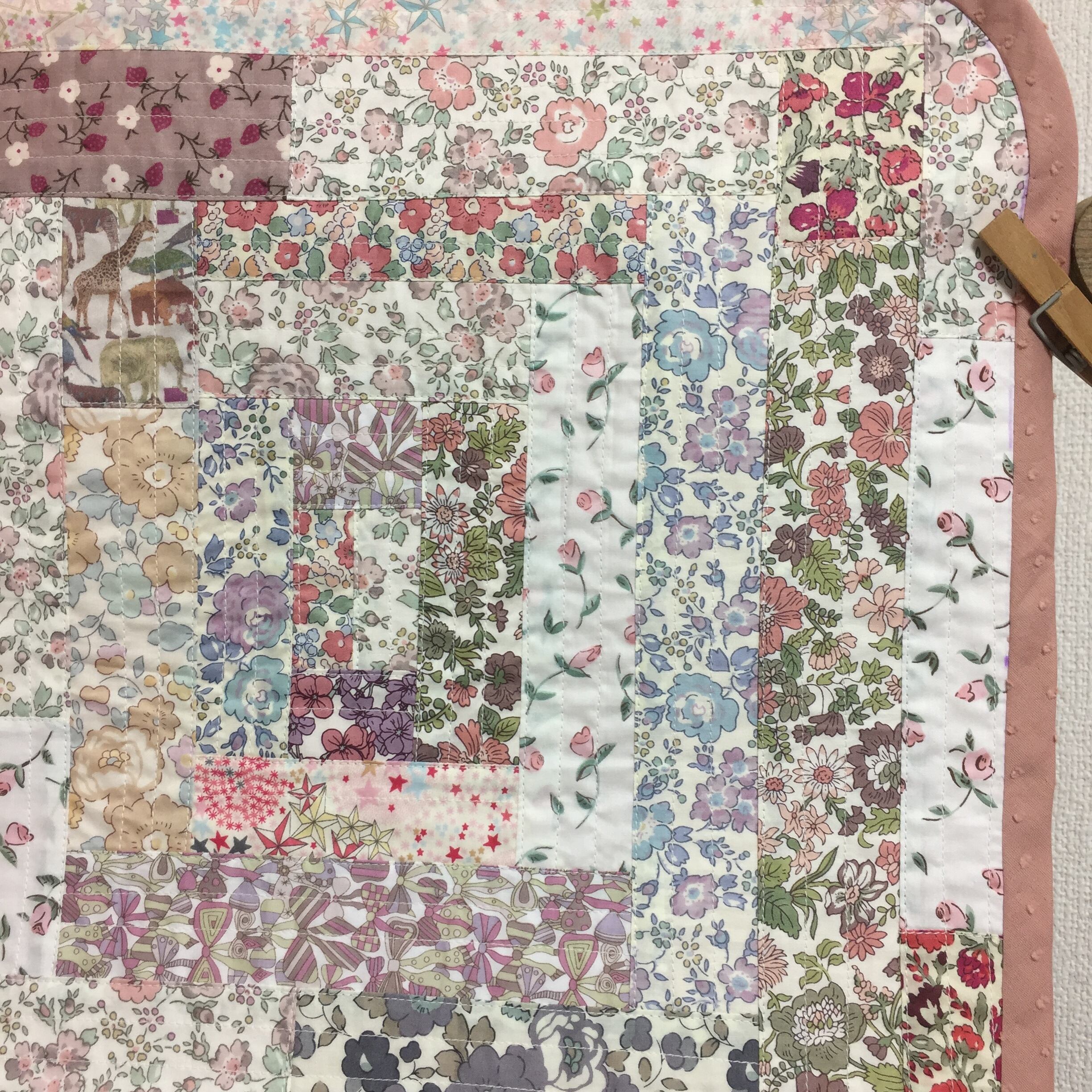 ハンドメイド パッチワークキルト リバティ タペストリー ハンドメイド