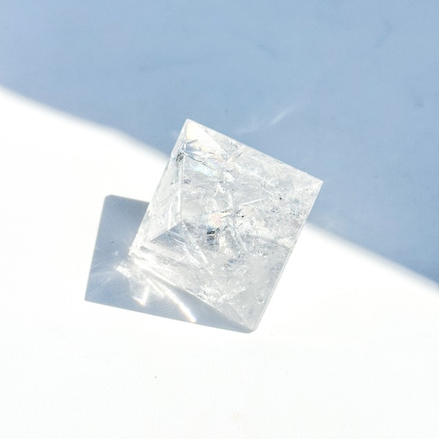 虹◎ミナスジェライス産クリアクォーツ 正八面体（オクタヒドロン）21◇ Clear Quartz Octahedron ◇ 天然石・鉱物・パワーストーン