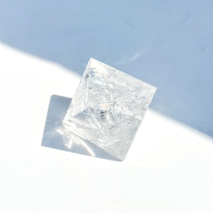 虹◎ミナスジェライス産クリアクォーツ 正八面体(オクタヒドロン)21◇ Clear Quartz Octahedron ◇ 天然石・鉱物・パワーストーン