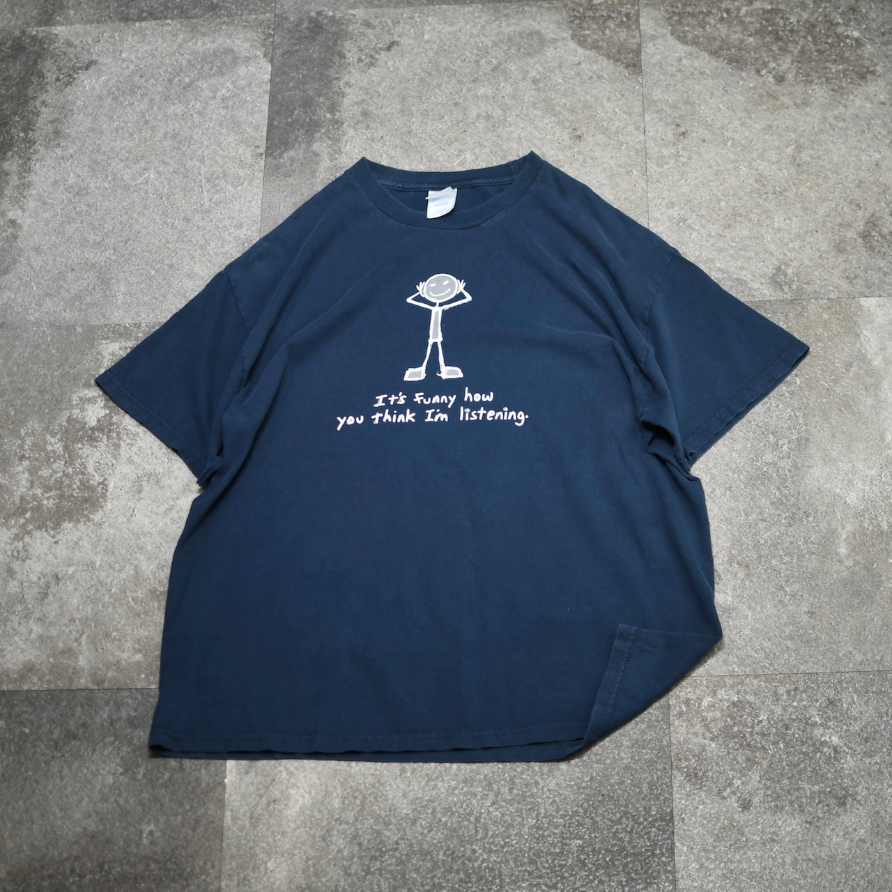 joke print tee navy