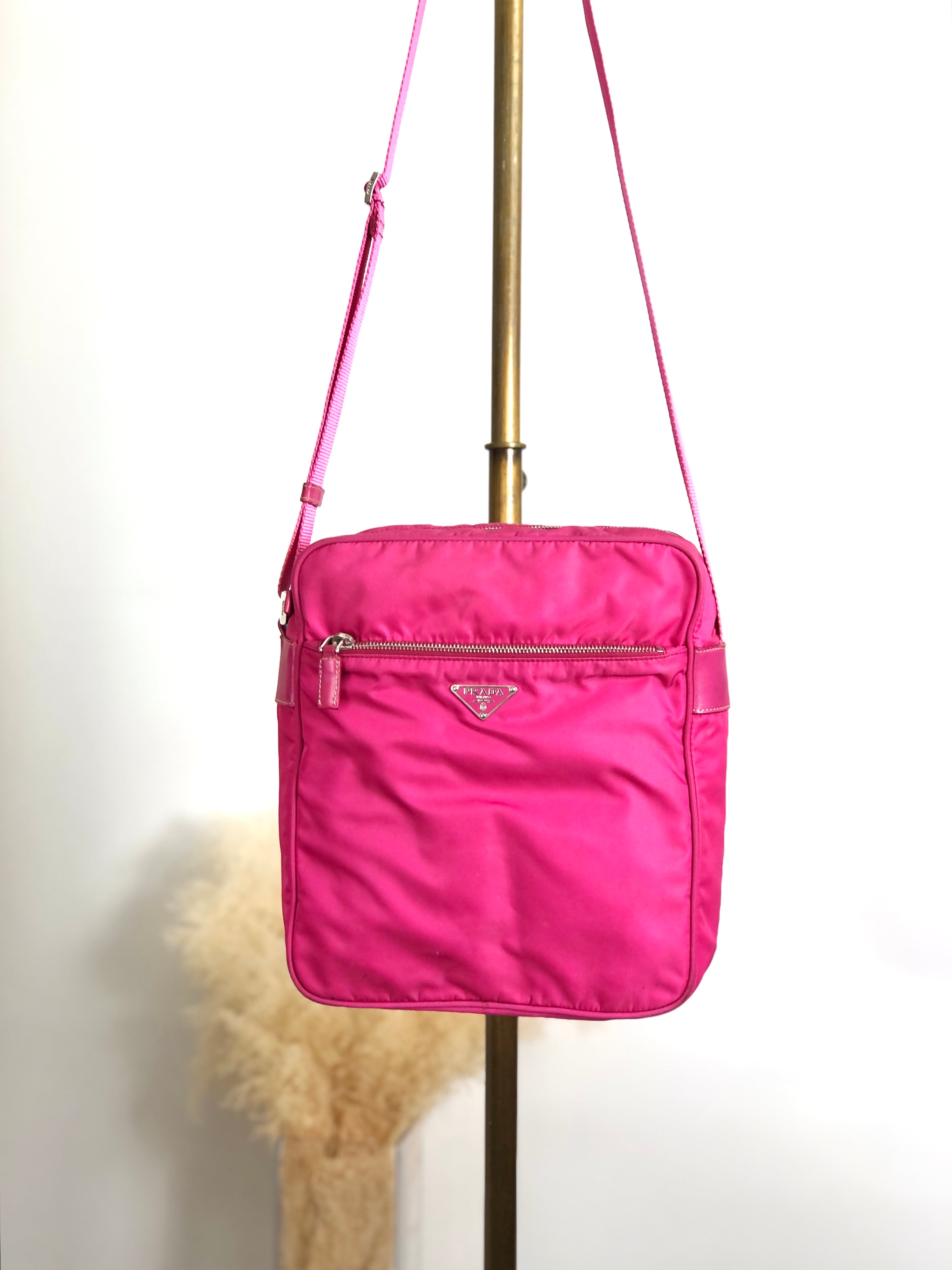 PRADA プラダ   ショルダーバッグ ピンク トライアングルロゴ ナイロン  b2e8ue PRADA プラダ ショルダーバッグ ピンク トライアングルロゴ ナイロン