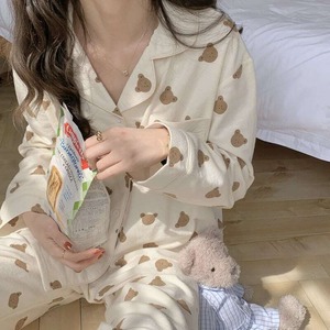 【送料無料】レディース パジャマ くま柄 アニマル柄 プリント Vネック ガーリー 大人可愛い ママコーデ ママファッション 韓国 オルチャンファッション 人気 トレンド 新作 20代 30代 40代 ルームウェア セットアップ 2点セット 2ピース ツーピース 上下セット 部屋着 寝巻き おうち時間 家着 ステイホーム おしゃれ カジュアル 可愛い キュート リラックス お泊り 旅行 シンプル 無地 ゆったり デイリー 普段使い 秋 春 夏 CO3047