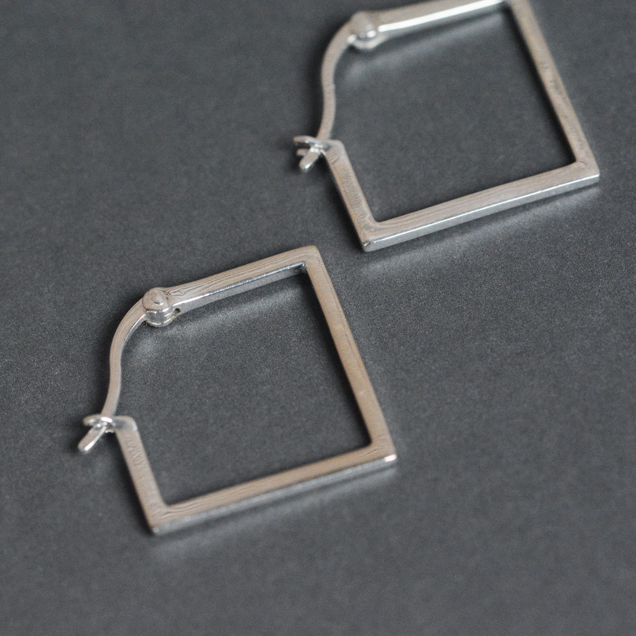 square (L) ピアス シルバー