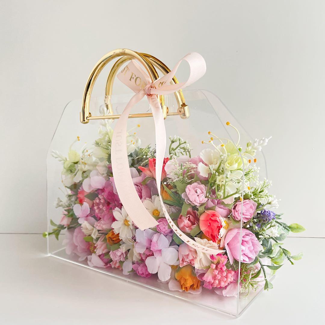 花を持ち歩くように贈る｜春の小花が咲く 光触媒フラワーバッグ