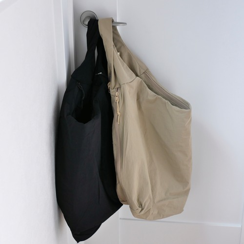 6ポケットナイロンバッグ　全２色