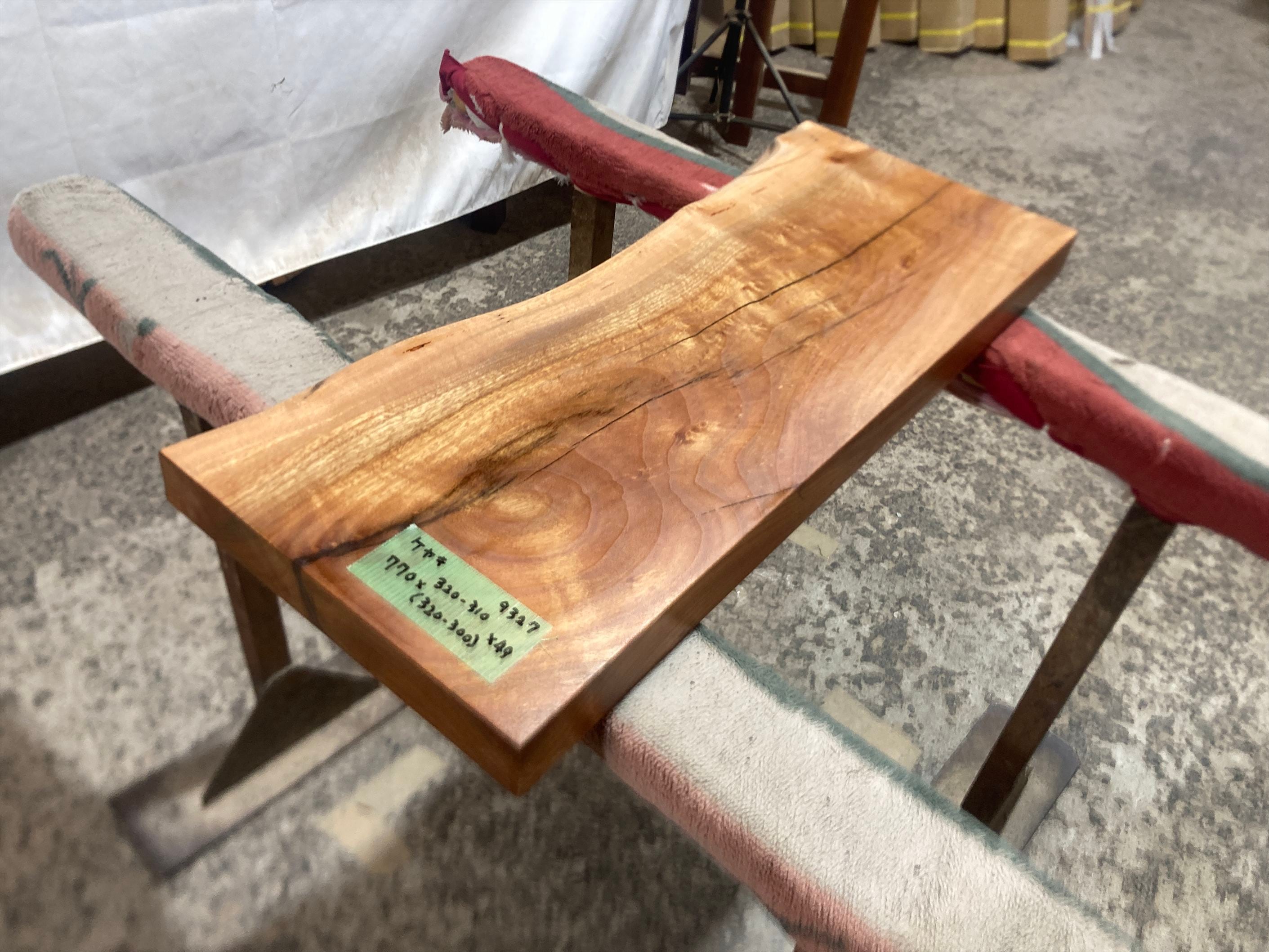 ケヤキ9327 欅 一枚板無垢 乾燥材 770x320-310x49mm ローテーブル