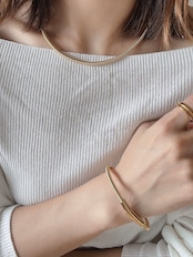 sleek wave necklace