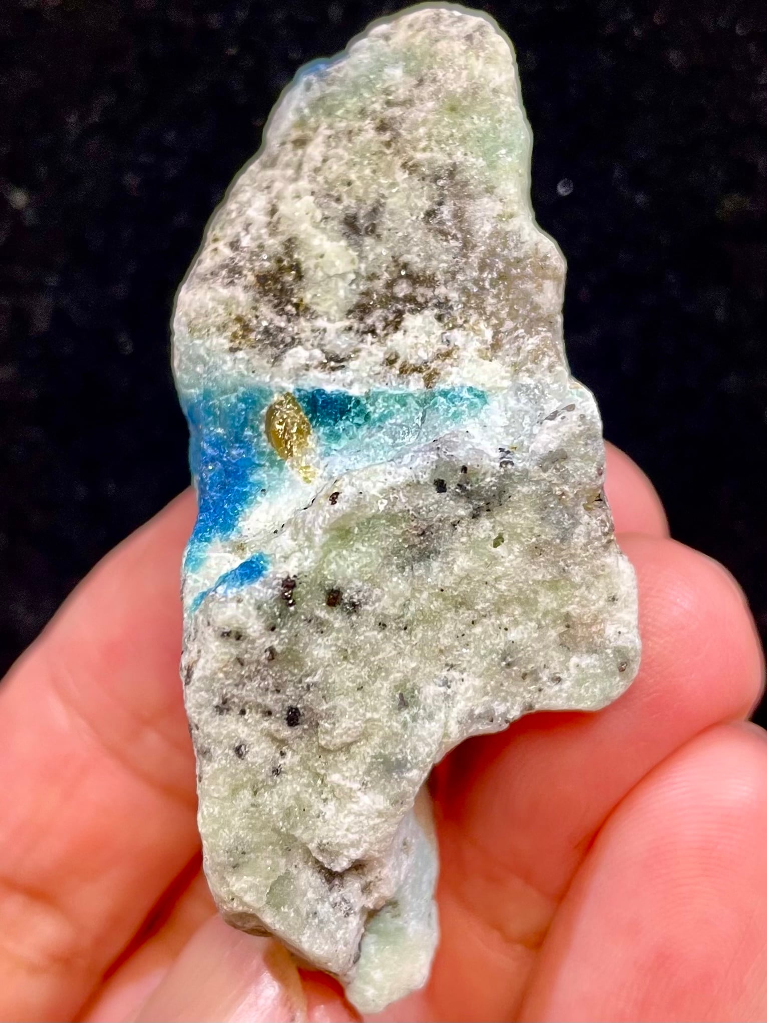 6) 蛍光「ソーダライト」原石 | レムリアの太陽