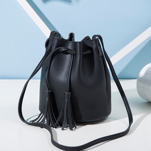 巾着バッグ　黒　ブラック