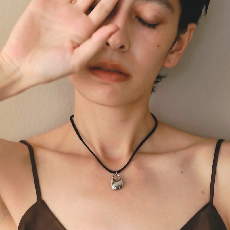 【 TRES 】Suede disc Necklace