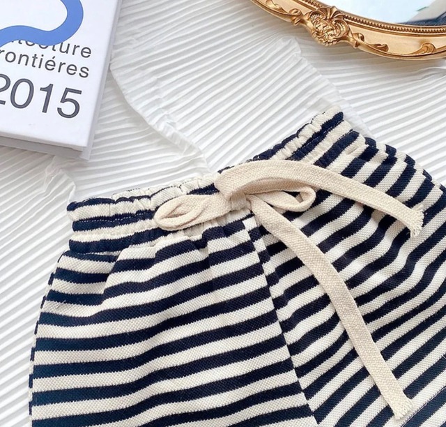 縞模様トップス&ショートパンツ