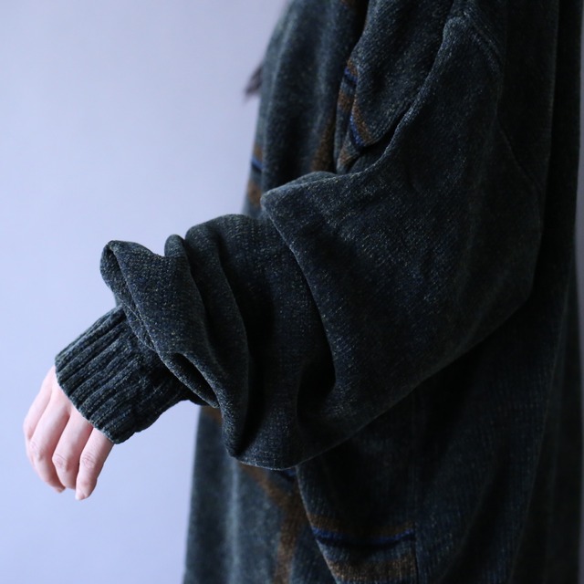 cross line pattern over silhouette pile knit sweater